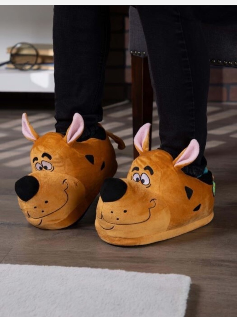 Officially Licensed Scooby-Doo Face Cozy Embroidered Unisex Adult Slippers L/XL